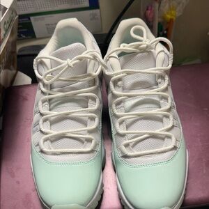 Nike Low-Top Sneakers in Mint and White